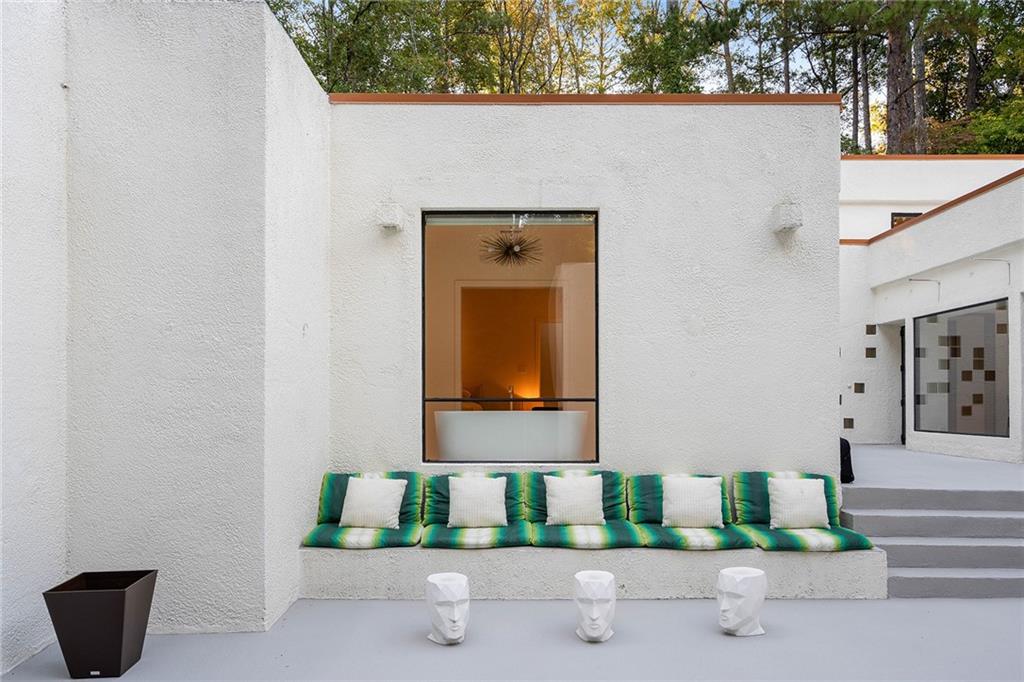 1028 Nawench Drive NW