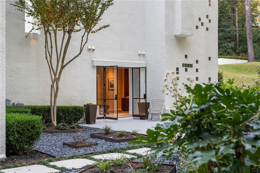 1028 Nawench Drive NW