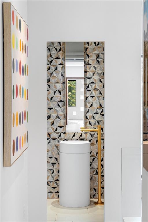 1028 Nawench Drive NW