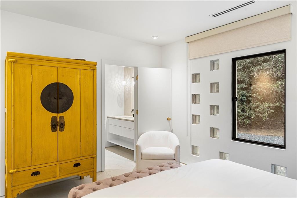 1028 Nawench Drive NW