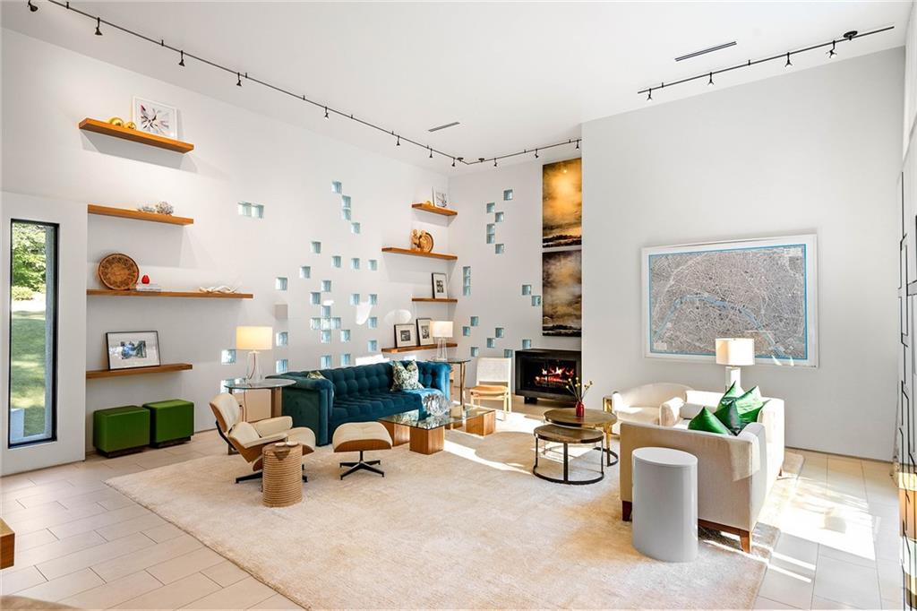 1028 Nawench Drive NW