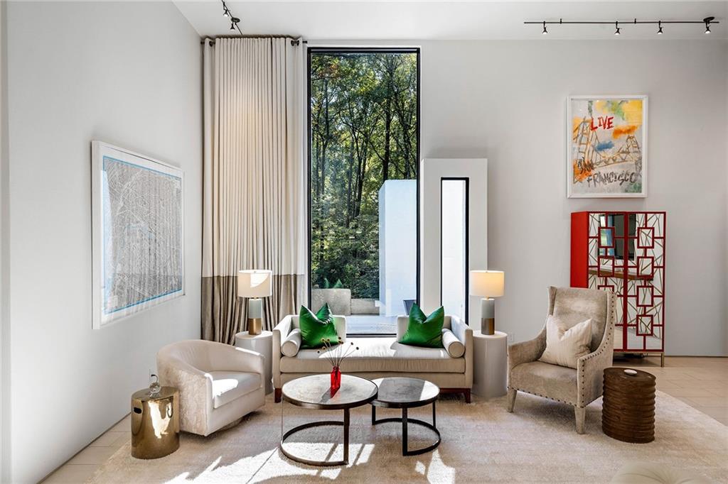 1028 Nawench Drive NW