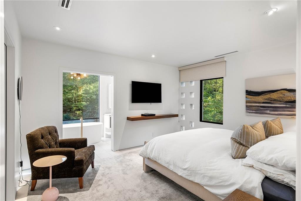 1028 Nawench Drive NW