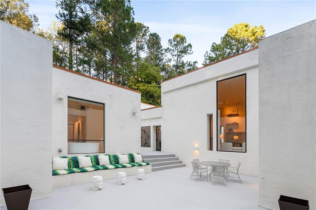 1028 Nawench Drive NW