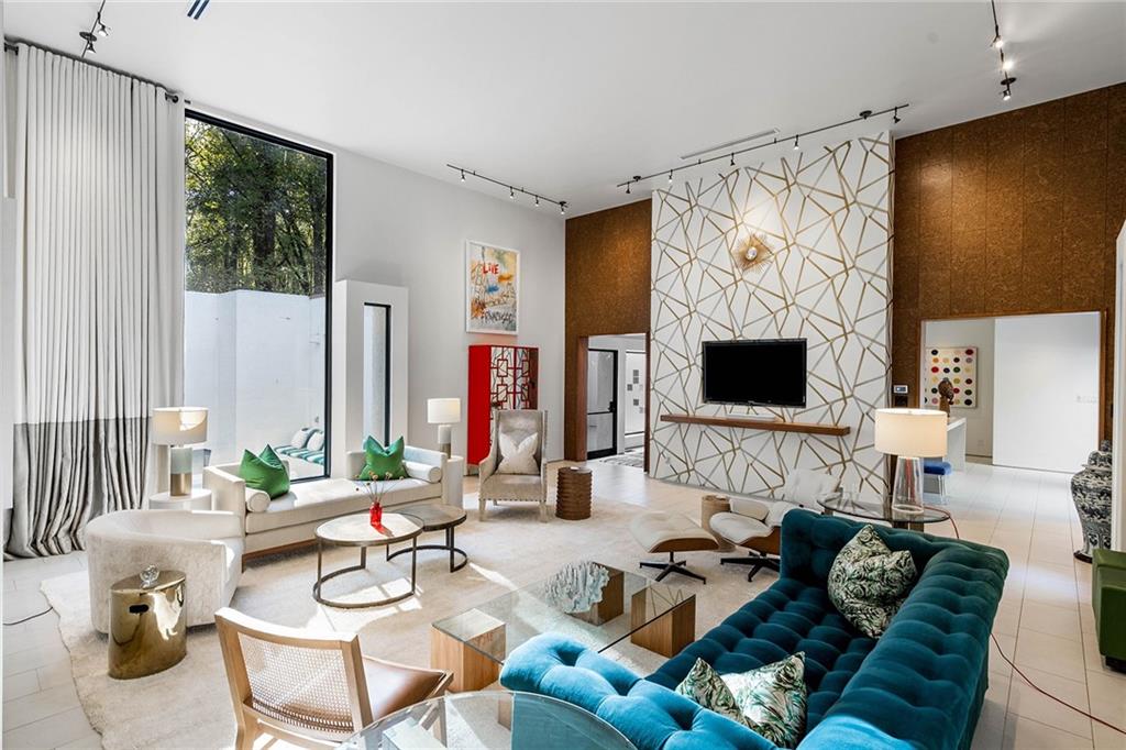 1028 Nawench Drive NW