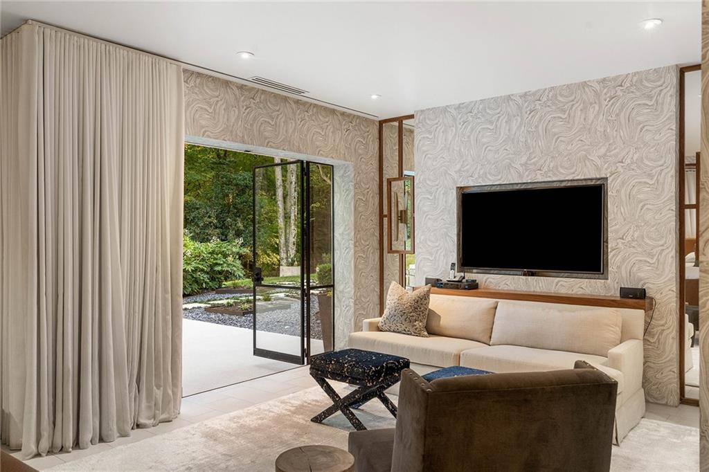 1028 Nawench Drive NW