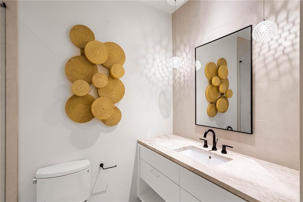 1028 Nawench Drive NW