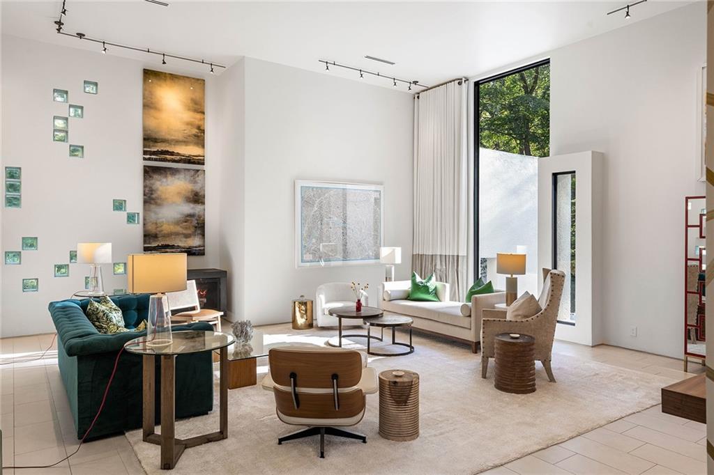 1028 Nawench Drive NW