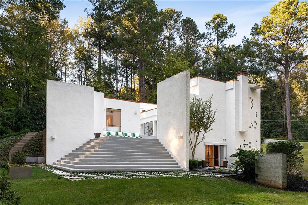 1028 Nawench Drive NW