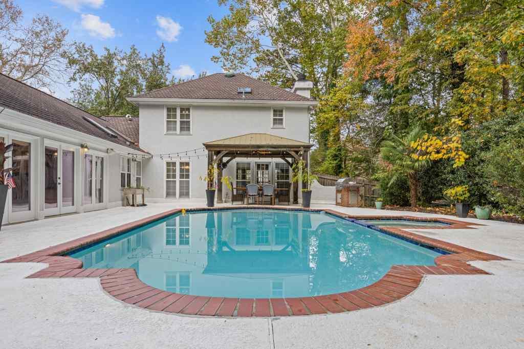 285 Walnutwood Trail