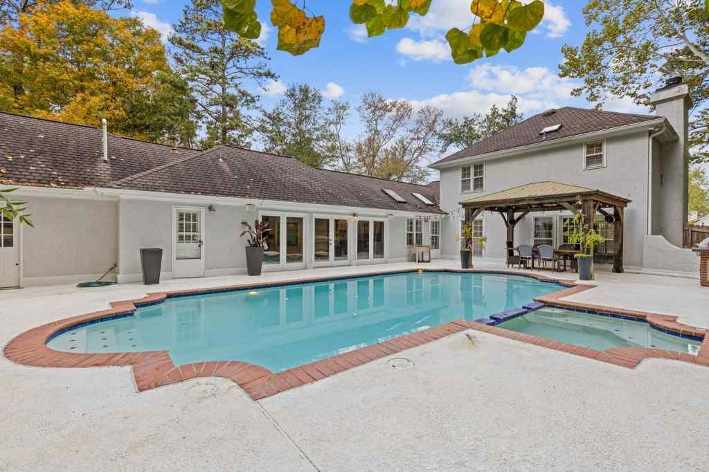 285 Walnutwood Trail