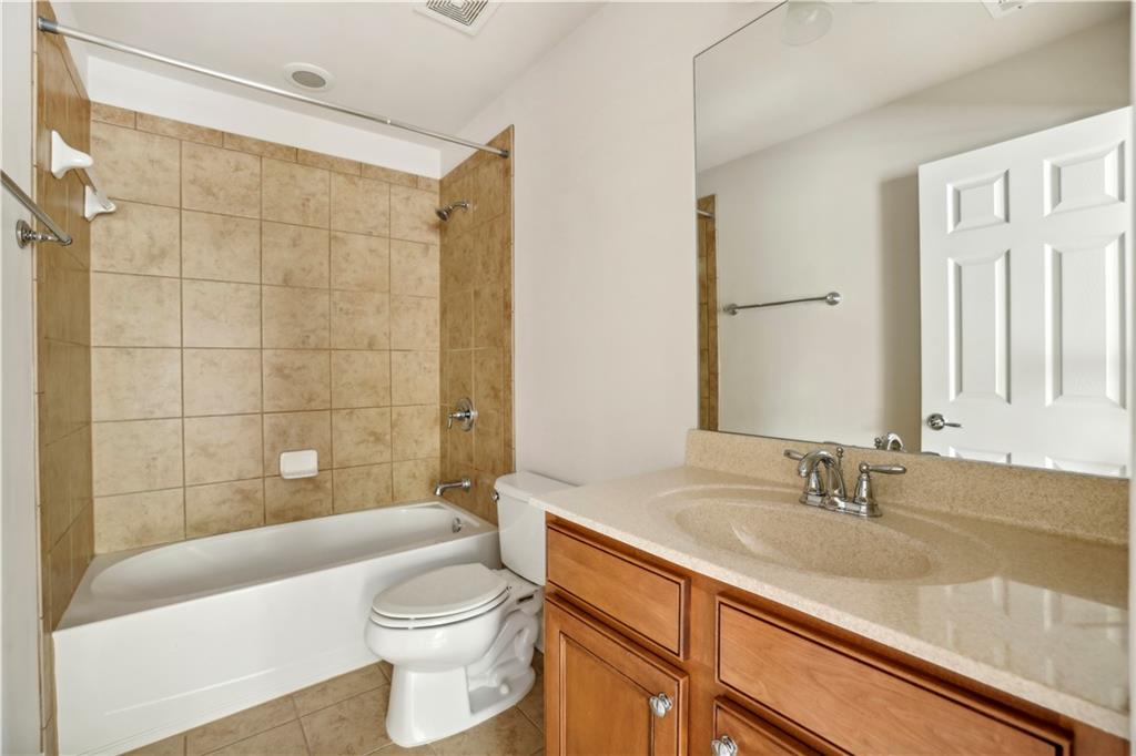 1001 E Paces Lane NE