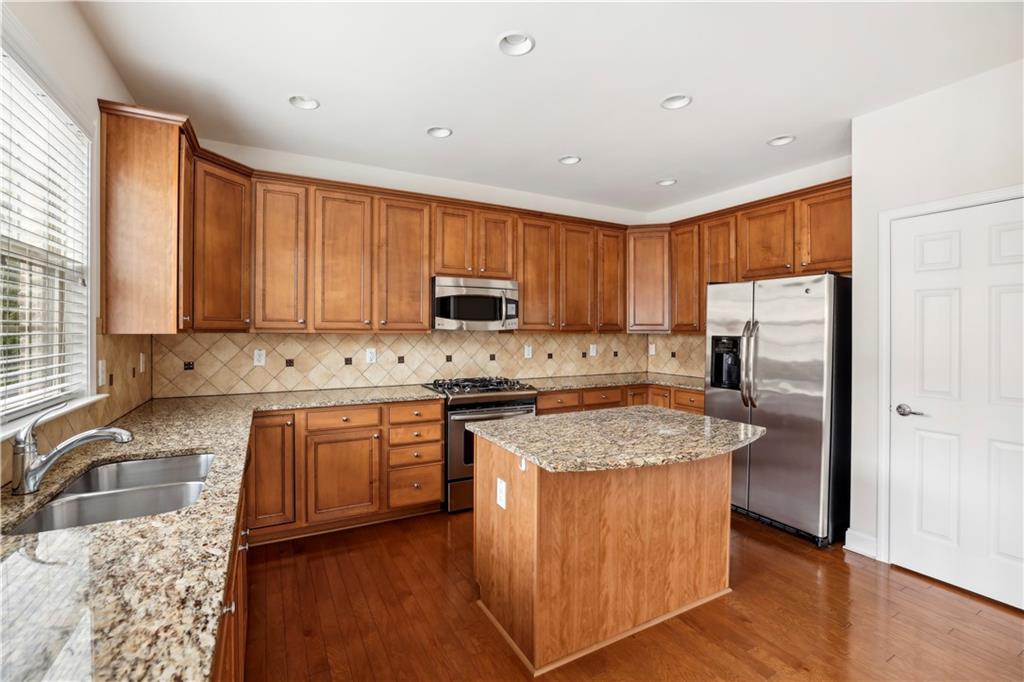 1001 E Paces Lane NE