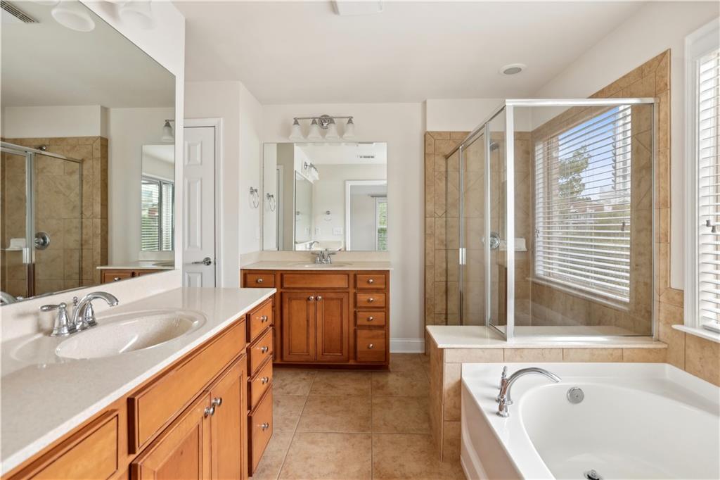 1001 E Paces Lane NE