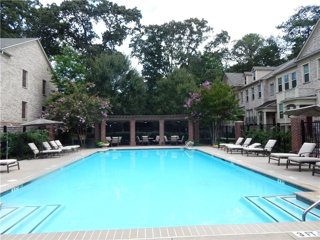 1001 E Paces Lane NE