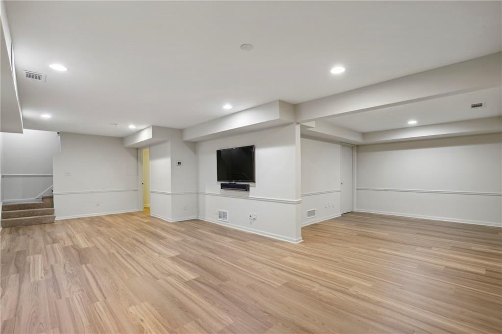 4484 Glengary Drive NE