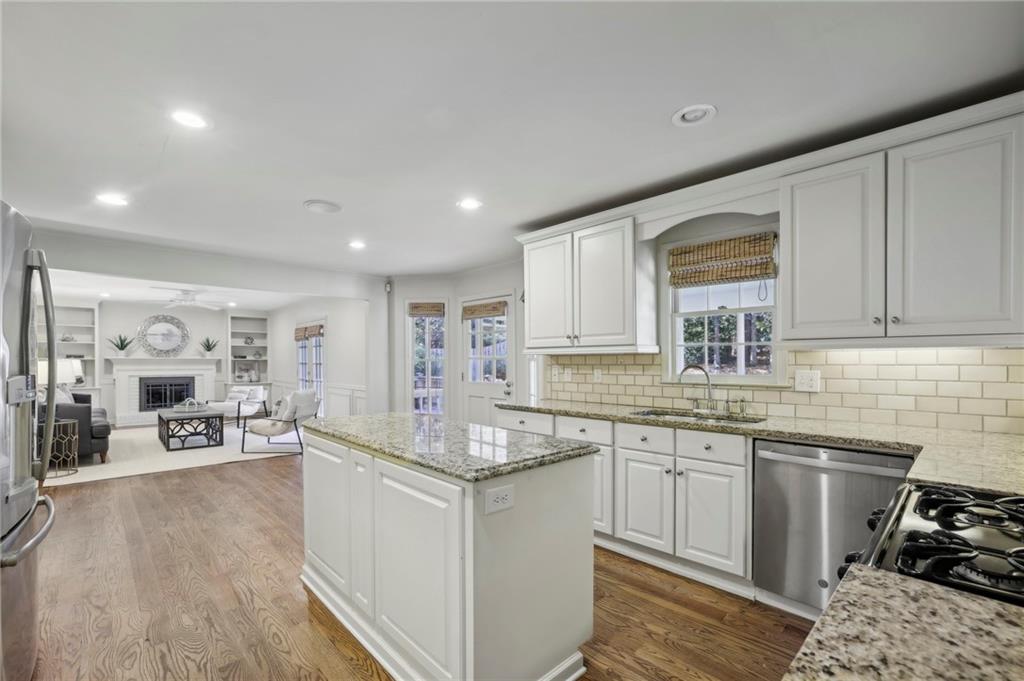 4484 Glengary Drive NE