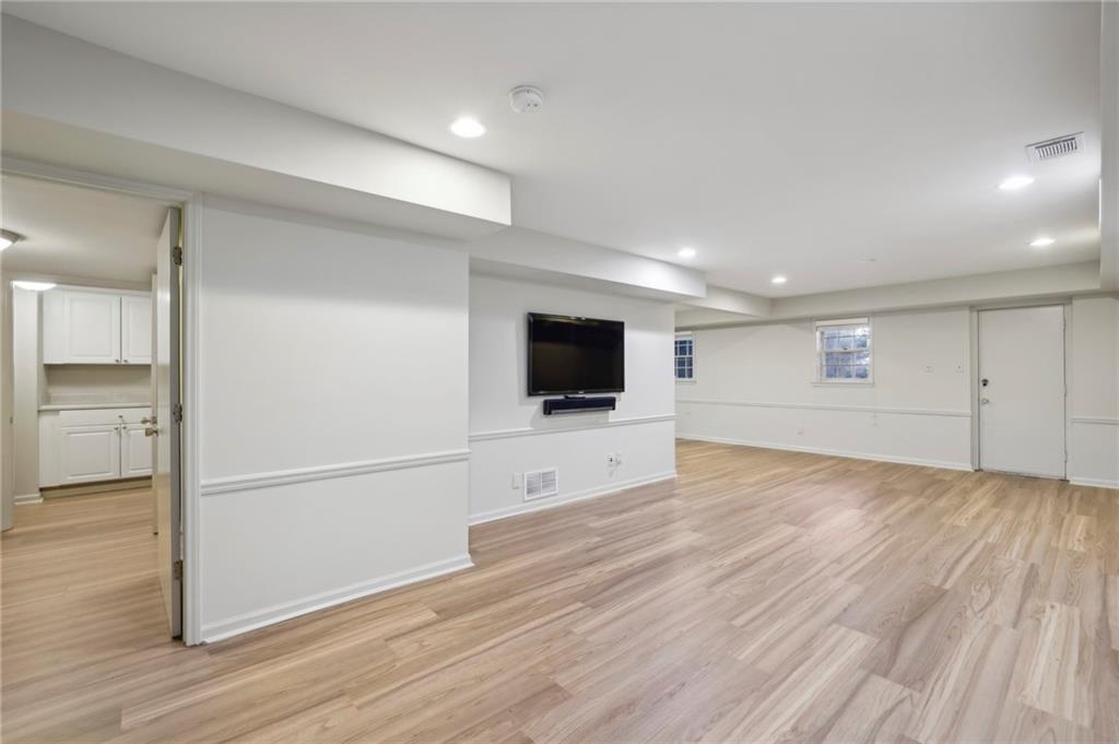 4484 Glengary Drive NE