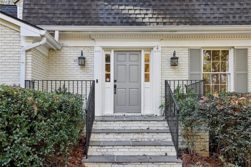 4484 Glengary Drive NE