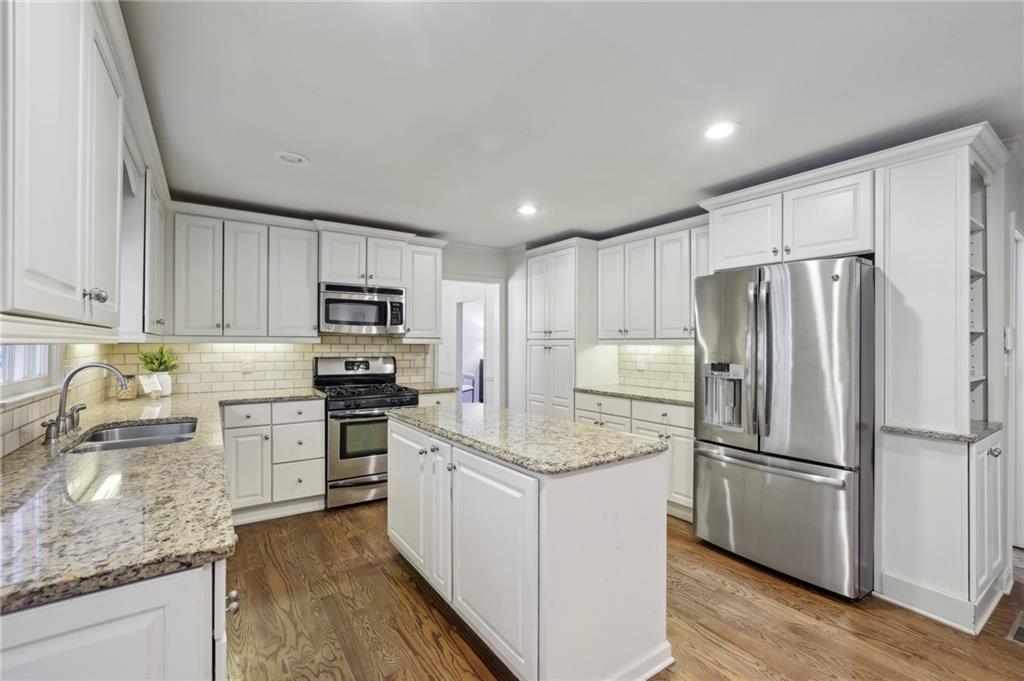 4484 Glengary Drive NE