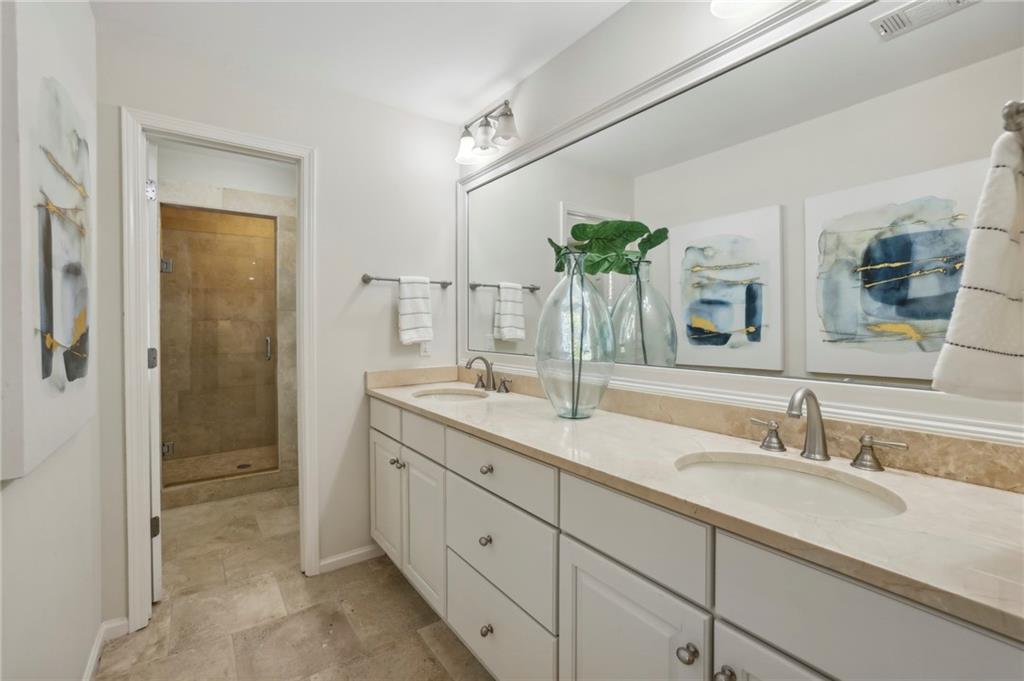 4484 Glengary Drive NE