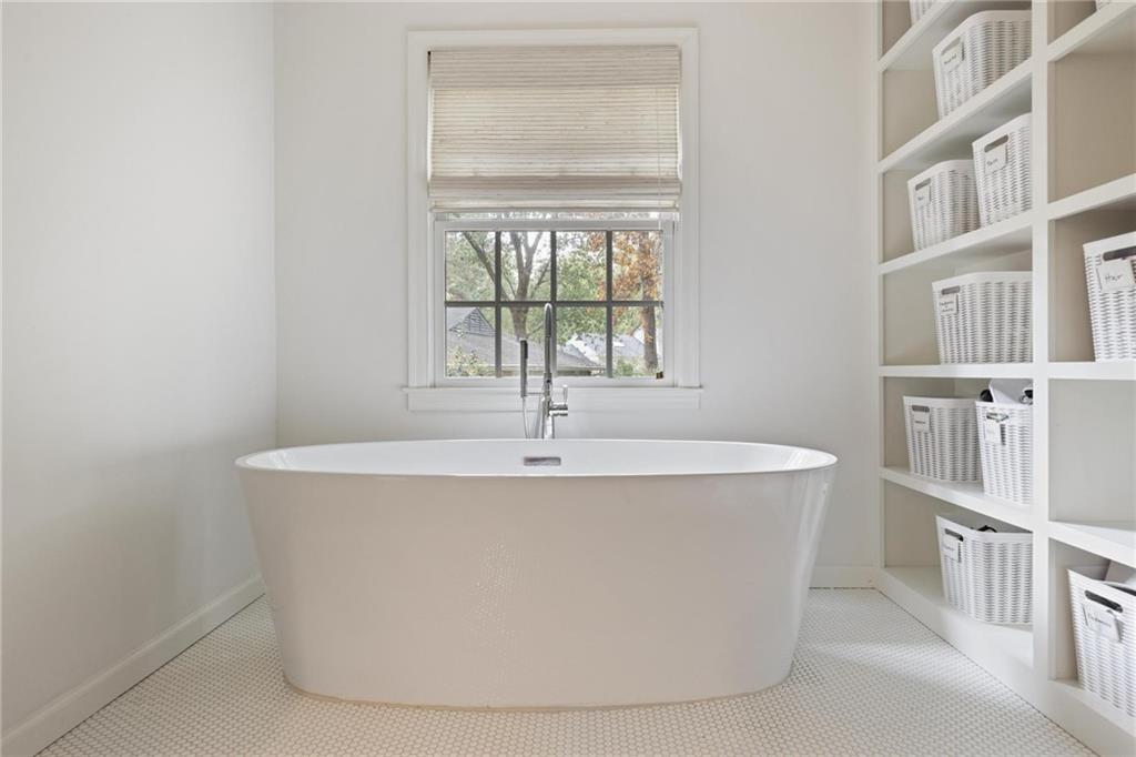 2280 Brookview Drive NW