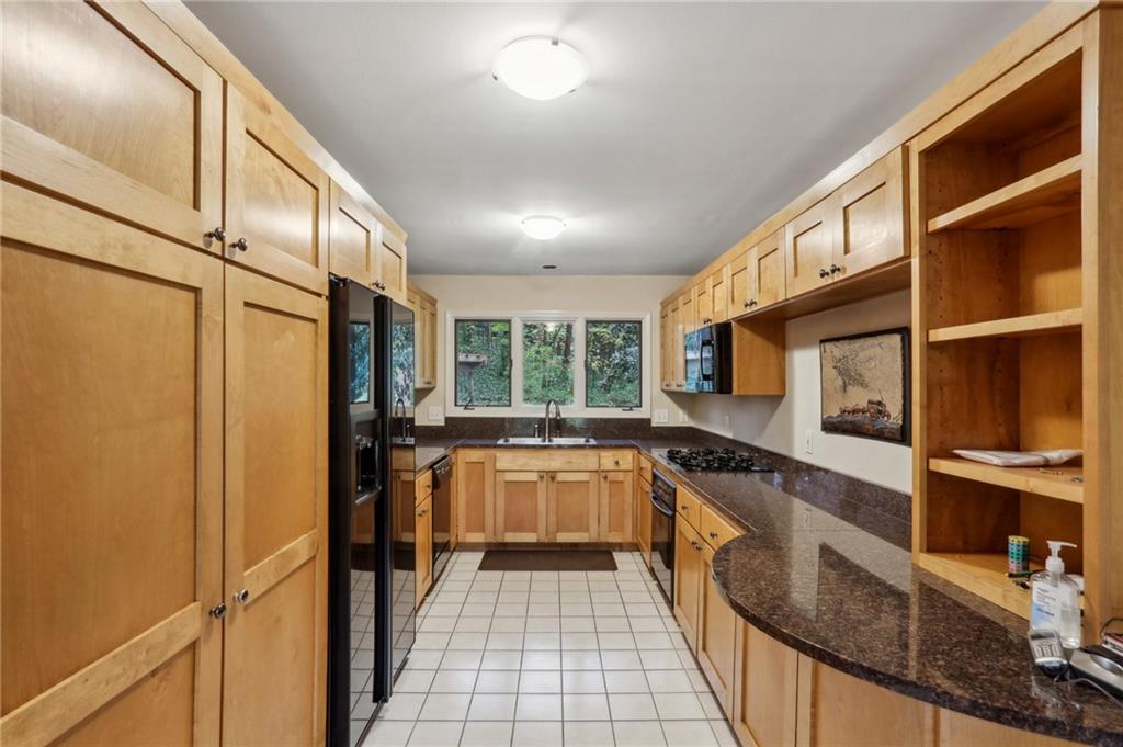 1120 Angelo Court NE