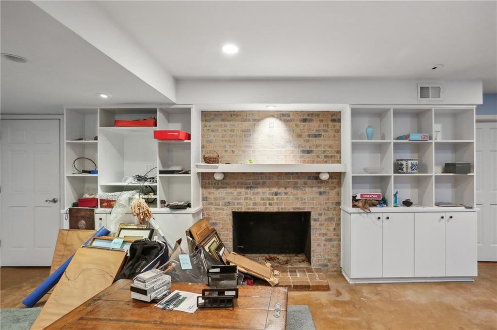 1120 Angelo Court NE