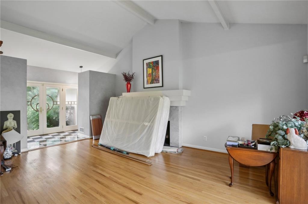 1120 Angelo Court NE