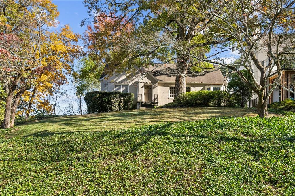 3201 Peachtree Drive NE