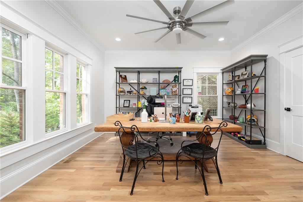 315 VICKERS Drive NE