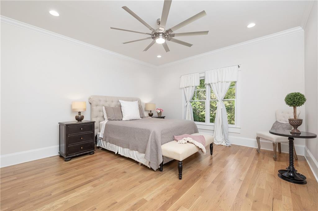 315 VICKERS Drive NE