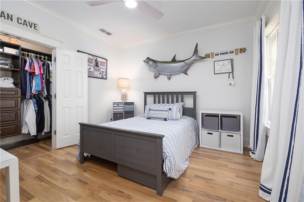 315 VICKERS Drive NE