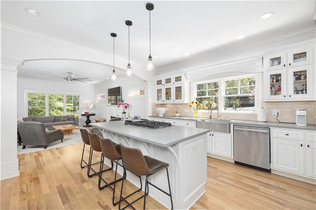 315 VICKERS Drive NE