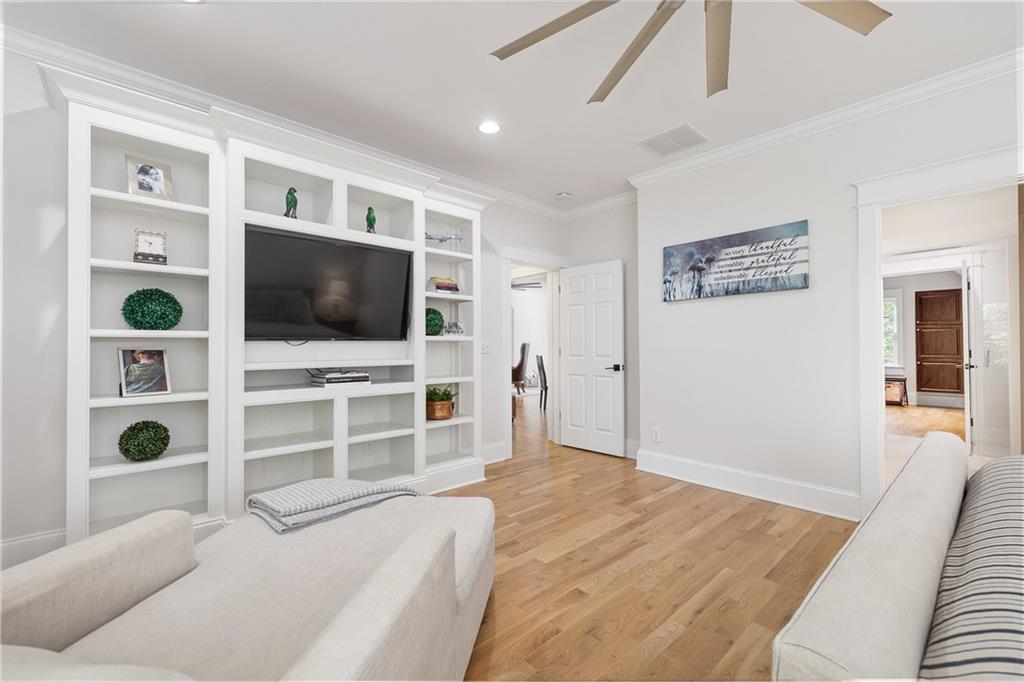 315 VICKERS Drive NE