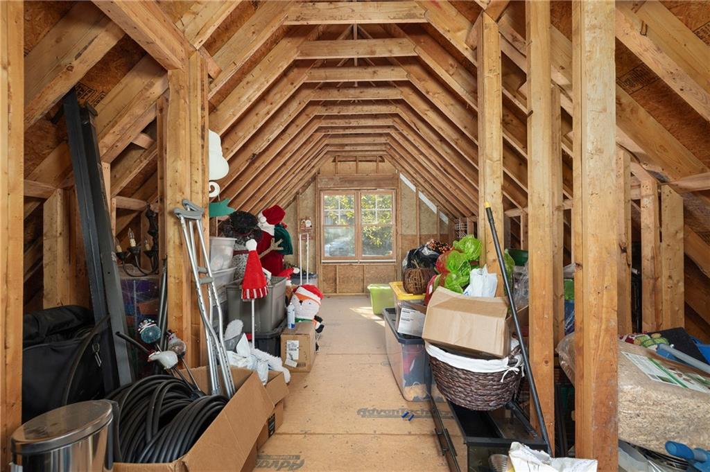 315 VICKERS Drive NE