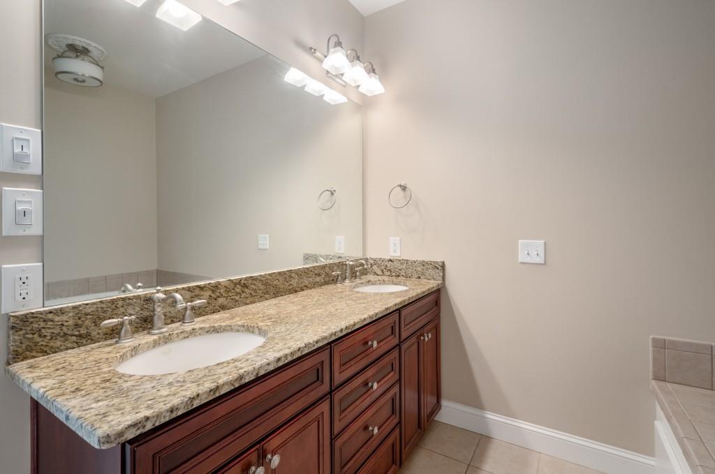 2682 Colgan Court SE