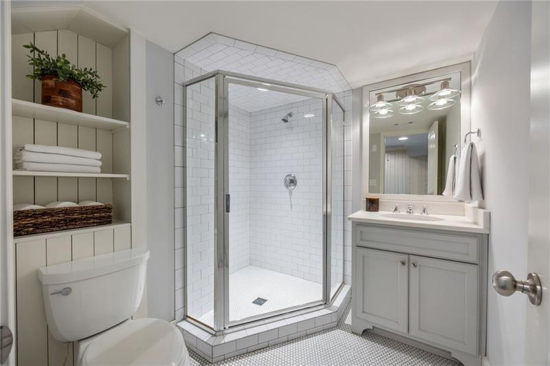 1476 N Highland Avenue NE