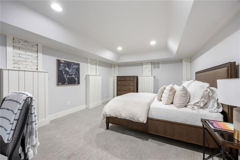 1476 N Highland Avenue NE