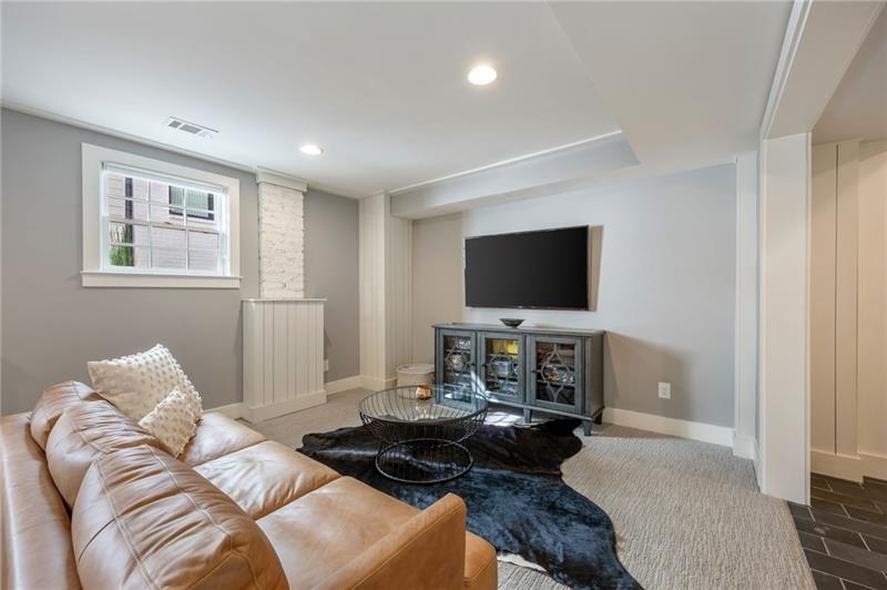 1476 N Highland Avenue NE