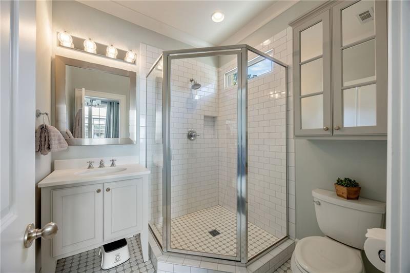 1476 N Highland Avenue NE