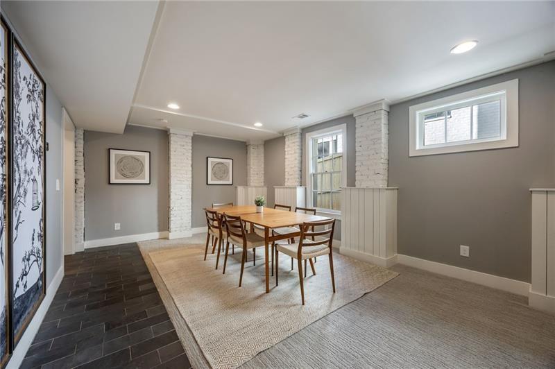 1476 N Highland Avenue NE