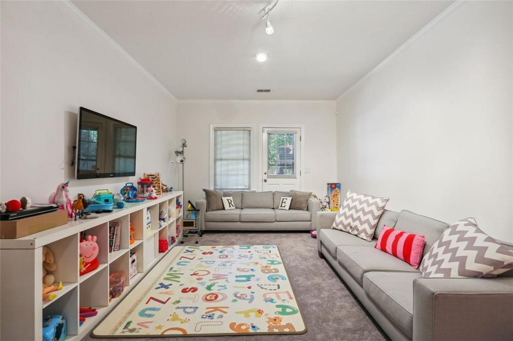 5684 River Oaks Place