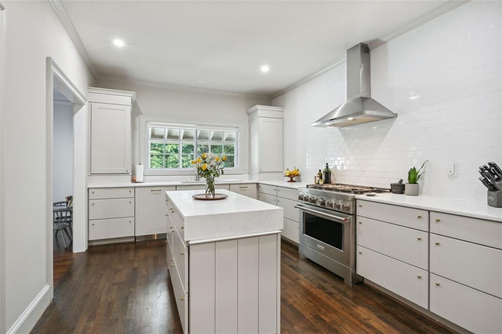 5684 River Oaks Place