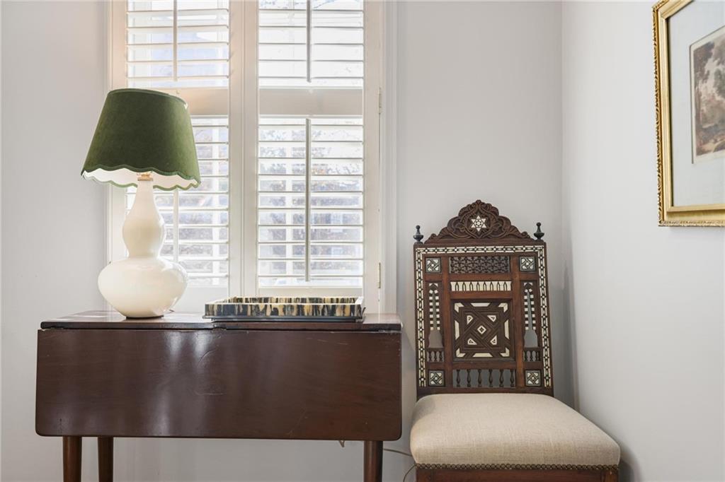 37 Old Ivy Square NE