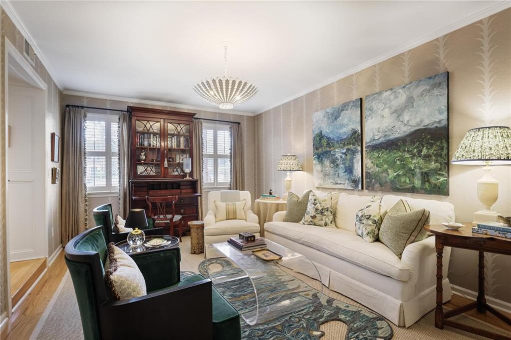 37 Old Ivy Square NE