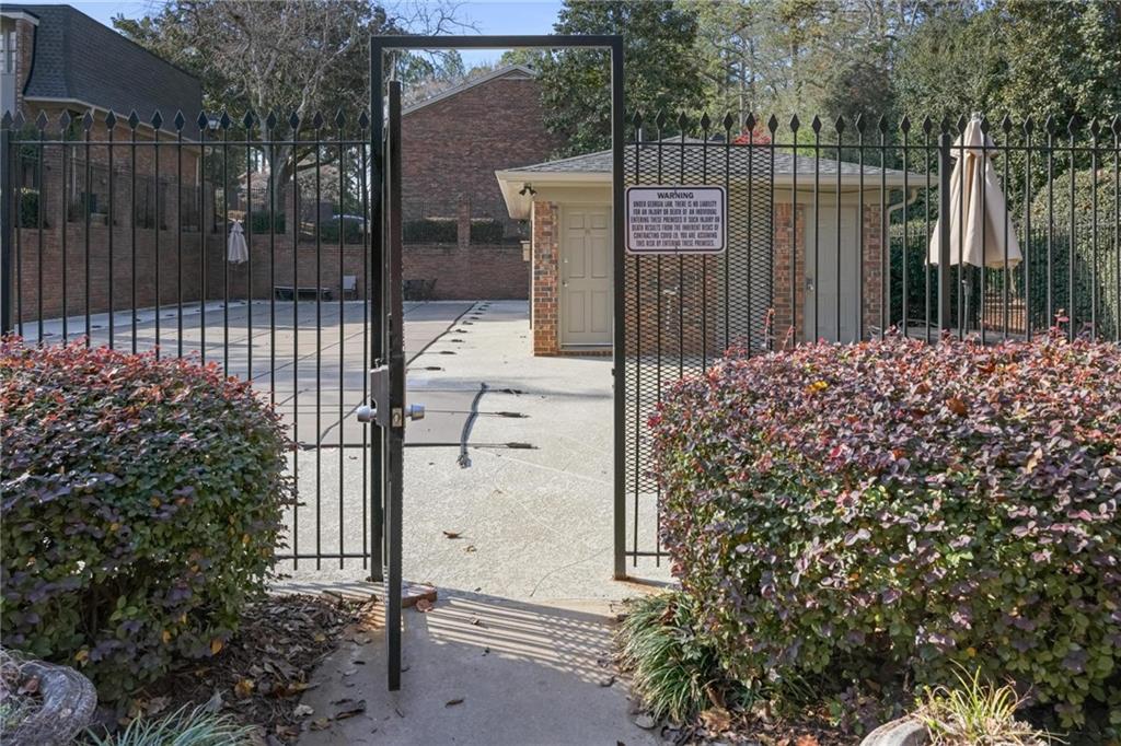 37 Old Ivy Square NE