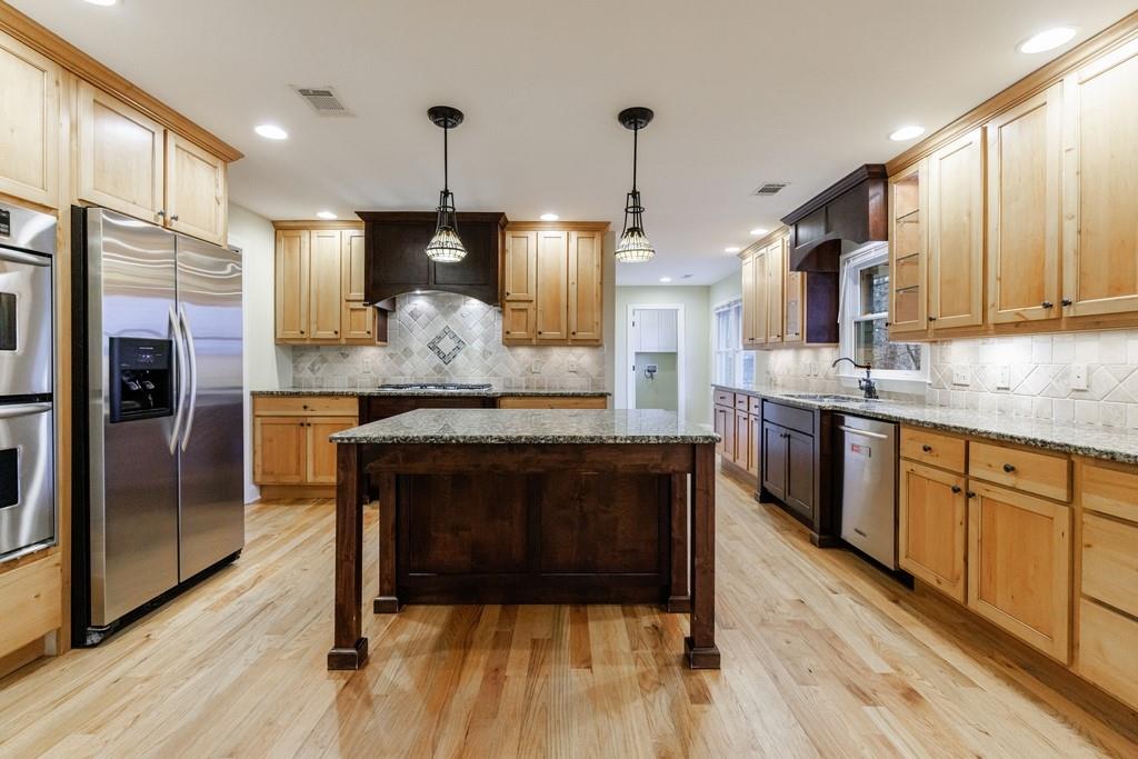 2180 Street Deville NE