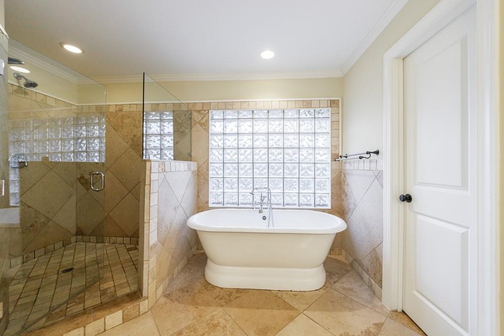 2180 Street Deville NE