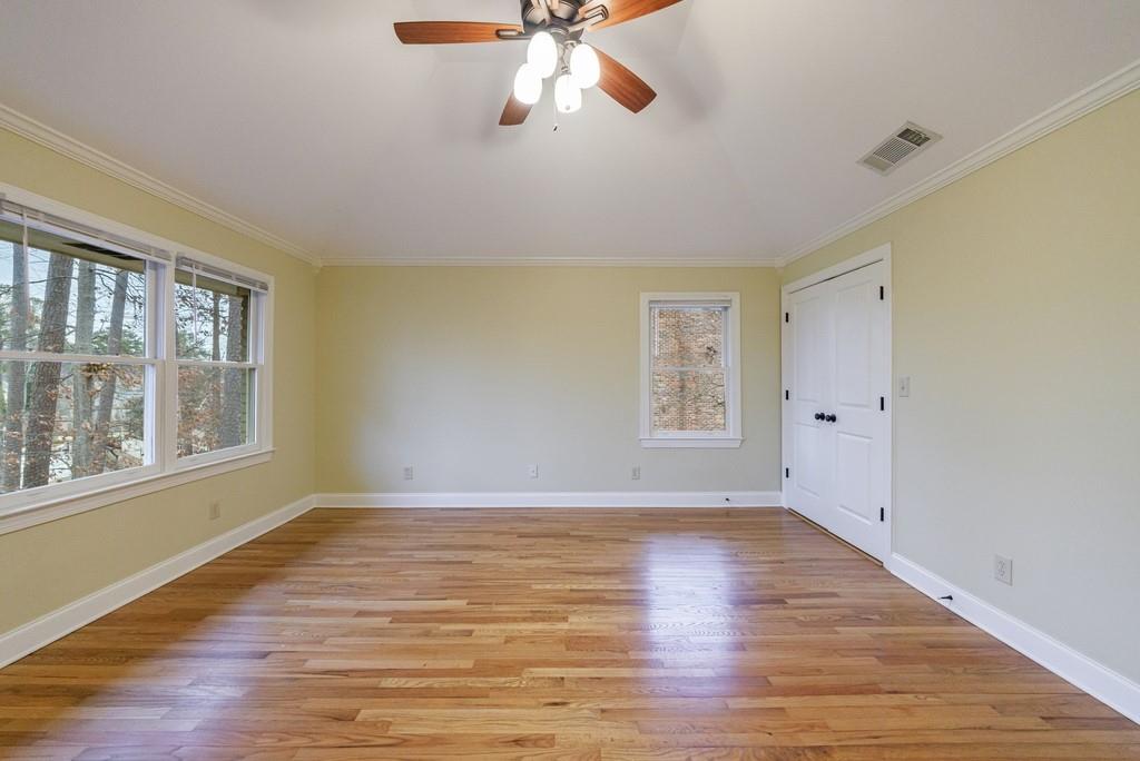 2180 Street Deville NE